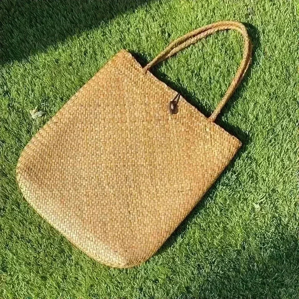 NWOT:  Woven Summer Bag - Picture 6 of 7